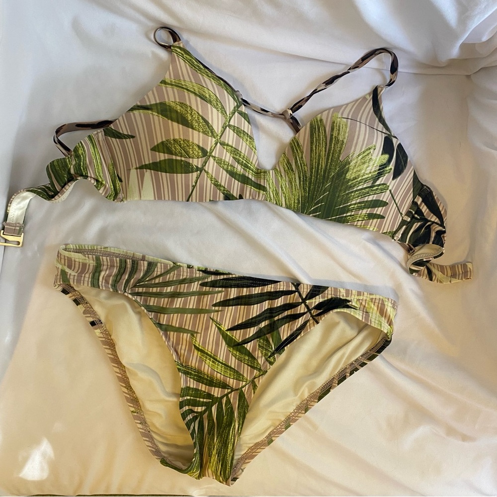 Vince Camuto Swim collection 2-Piece Swim suit in Green Multi Size M for both